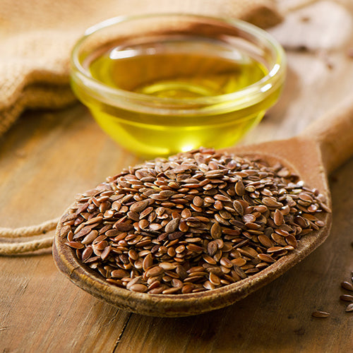 Leinsamen und Schale mit Leinöl mit Alge und Omega3