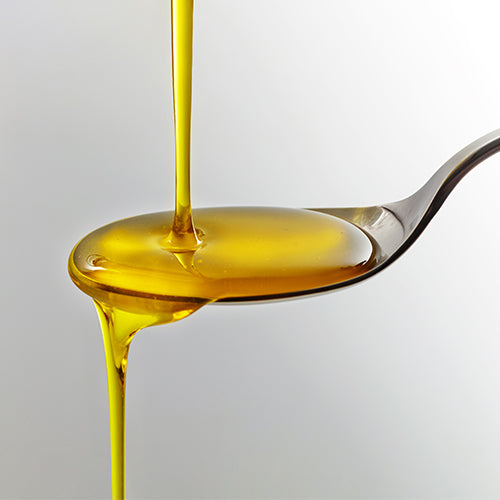 Omega 3 Leinöl mit Alge läuft auf Löffel und weiter runter